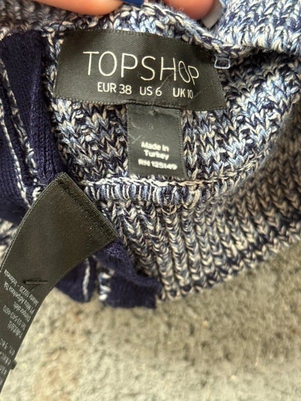 Topshop S2L) Topshop size 10 blue and white knitted halterneck top