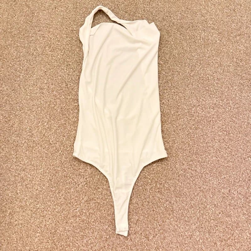 Bershka Bershka White One Shoulder Bodysuit Size XS