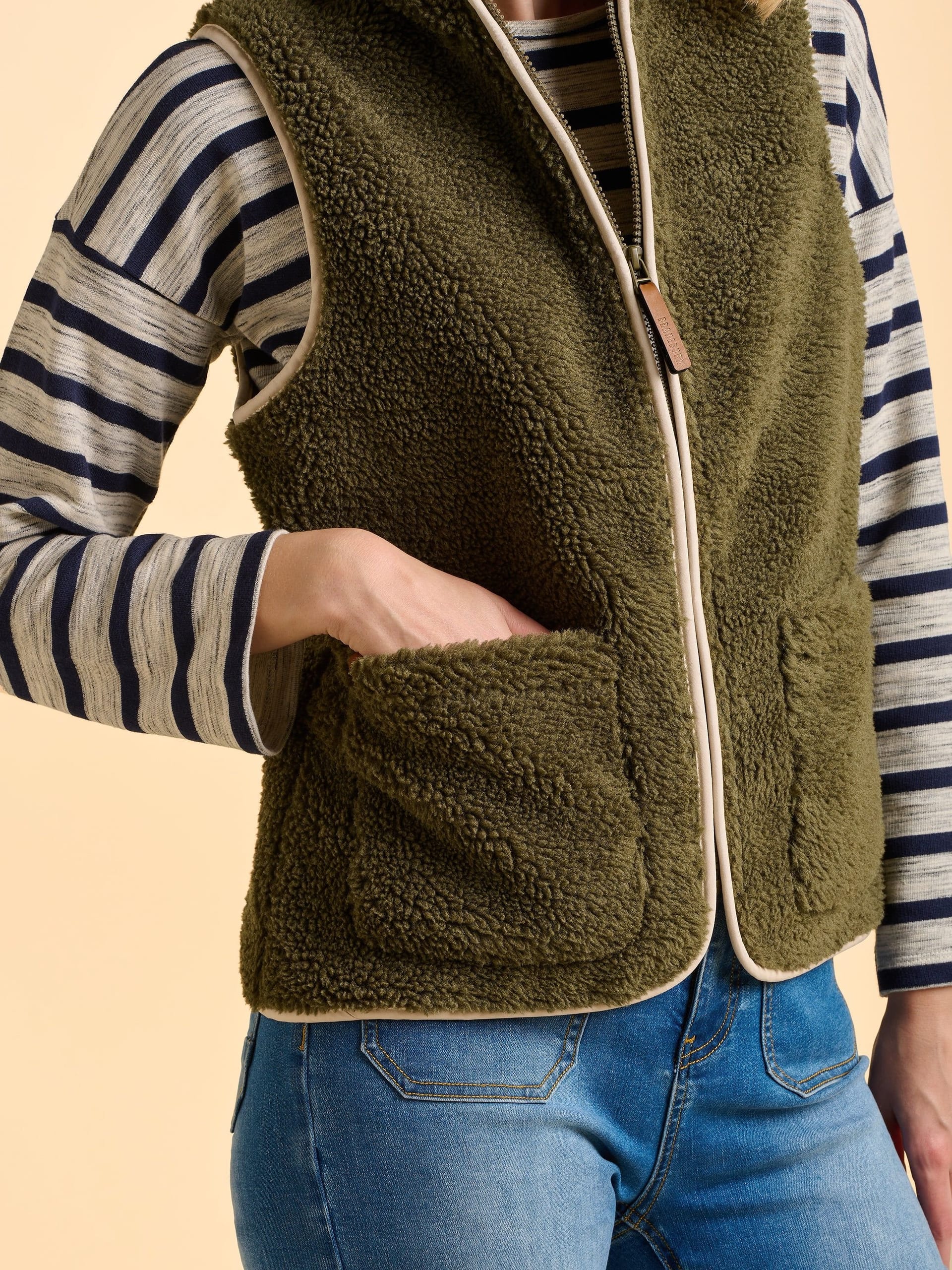 Brakeburn Brakeburn Women's Snug Gilet in Green - 4