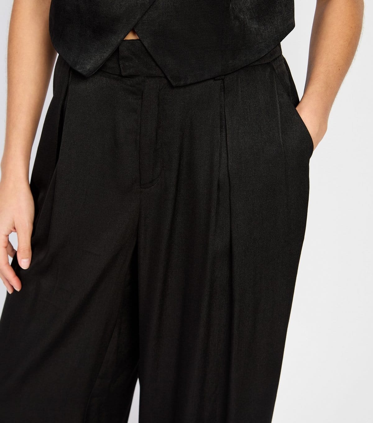 Little Mistress Women's Black Satin Pleated Wide Leg Trousers Little Mistress New Look - 4