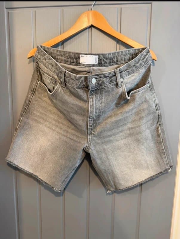 ASOS Design Men's ASOS cut off jeans
