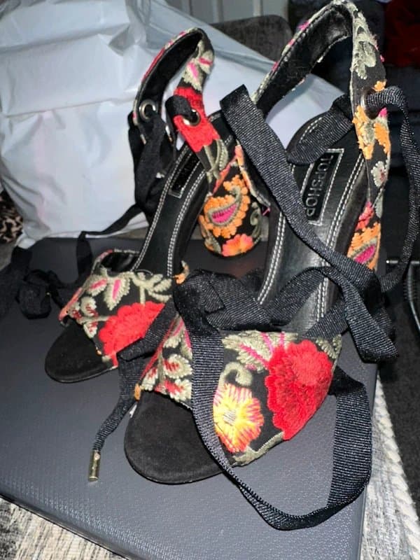 Topshop Floral strap up block heels - size 4