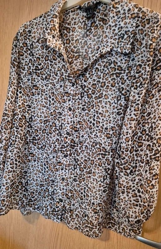 New Look Leopard print chiffon blouse. 14.