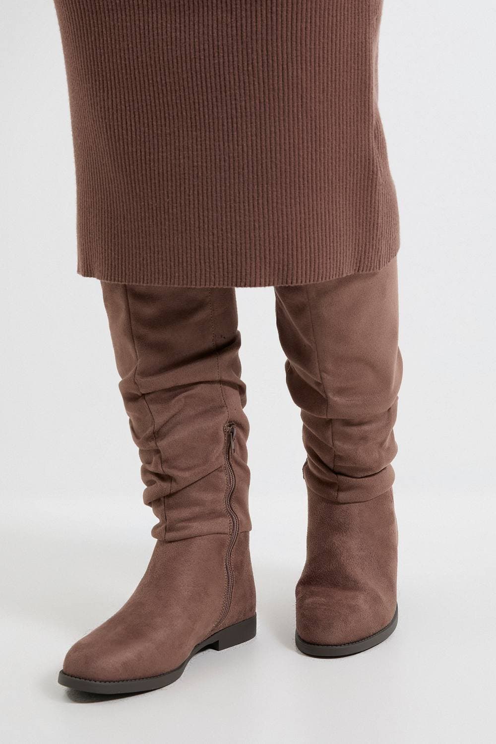 Dorothy Perkins Dorothy Perkins Women's Wide Fit Karina Faux Suede Flat Knee High Ruched Boots in Taupe