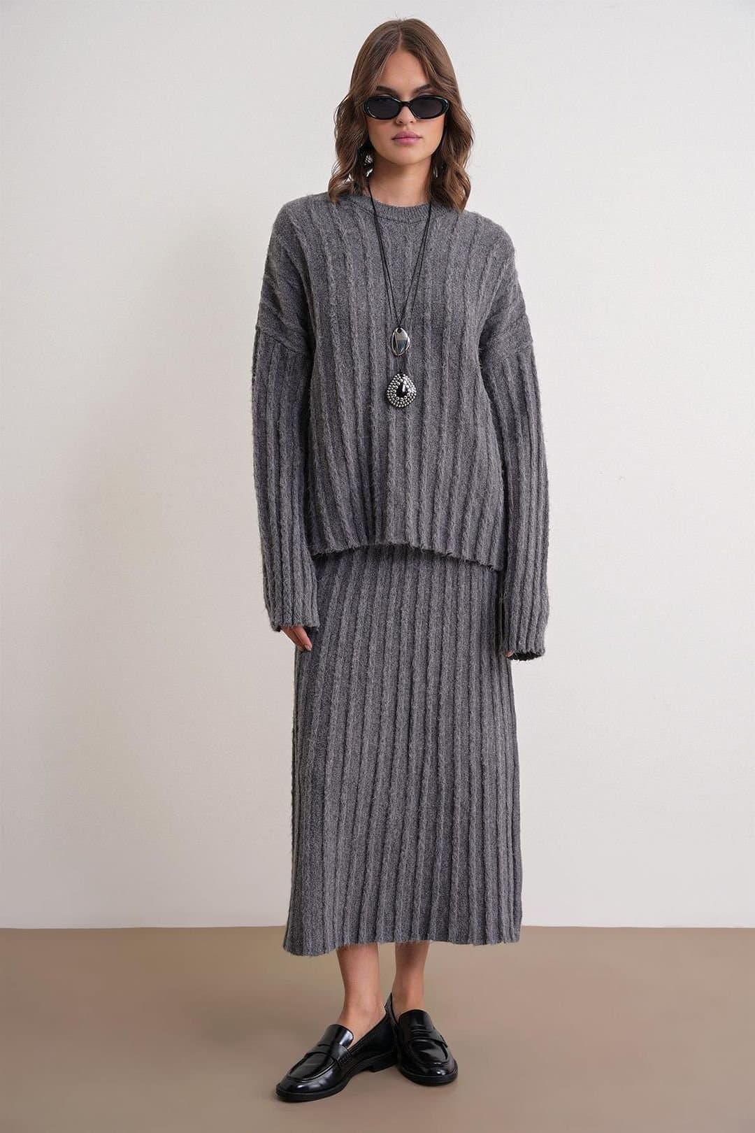 MixRay MixRay Women's Textured Oversized Sweater & Skirt Knit Co-ord Set in Dark Grey