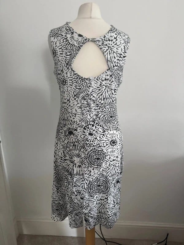 New Look New Look Y2K Black White Abstract Floral Ring Detail Midi Dress - 1