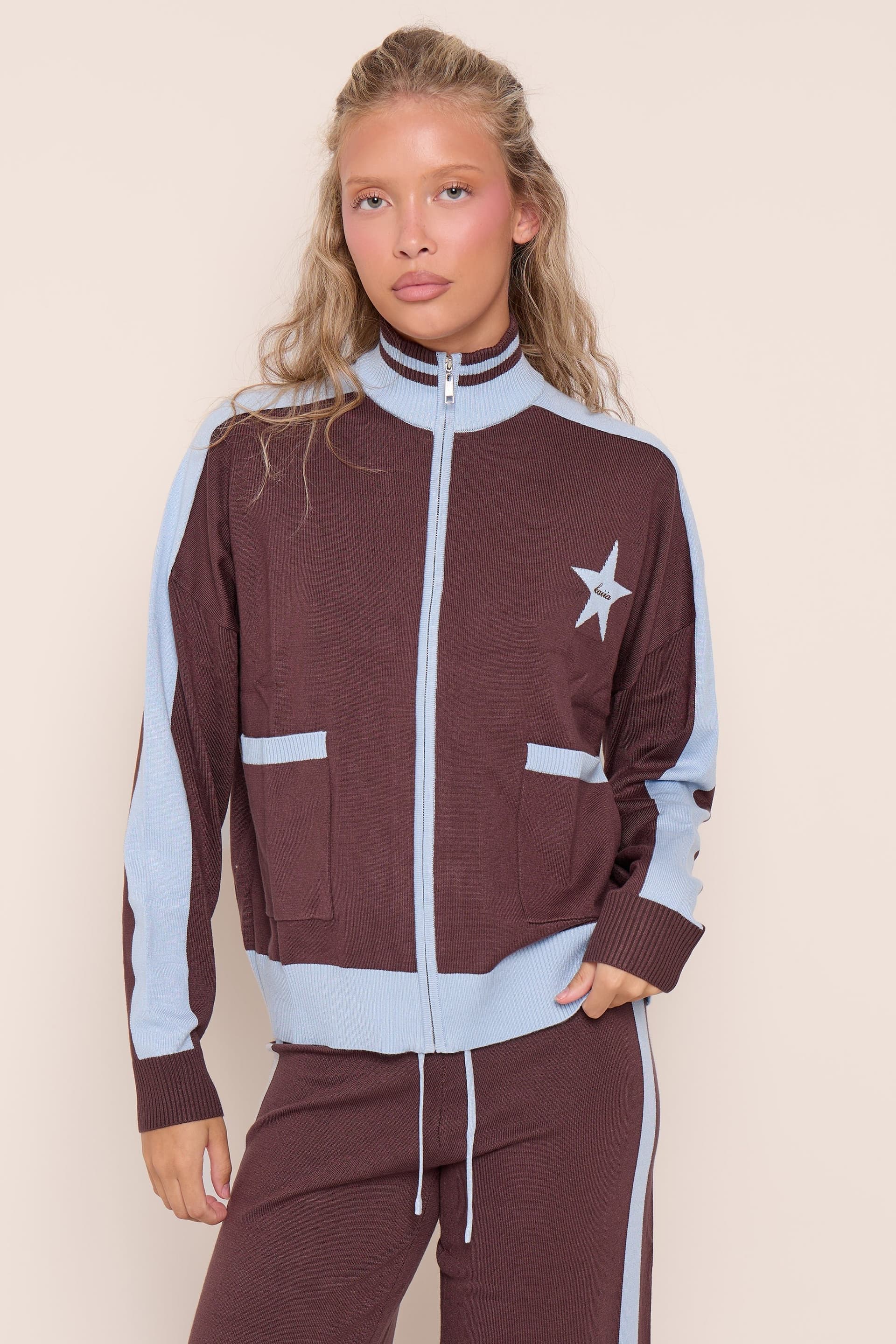 Kaiia Kaiia Graphic Lightweight Knit Oversized Zip Through Sweatshirt Chocolate & Baby Blue