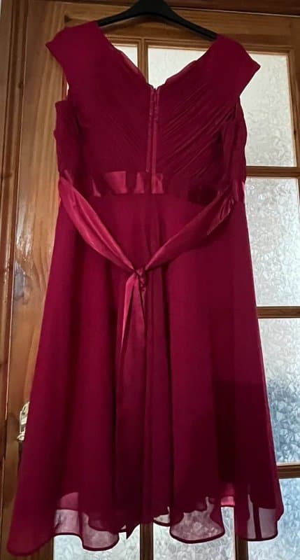 Studio 8 London Beautiful fit and flair dress colour magenta size 20 NEW
