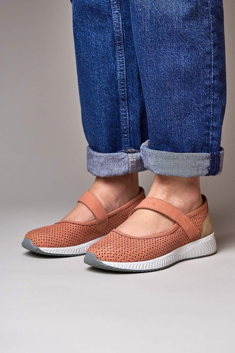 Moshulu Moshulu Women's 'Amara' Sports style ballerina trainer in Pale Orange