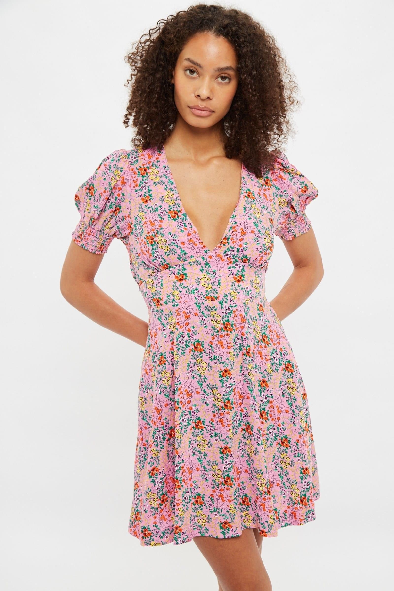 Louche Louche Women's Merle Flower Show Print V Neck Short Sleeve Tea Dress Pink