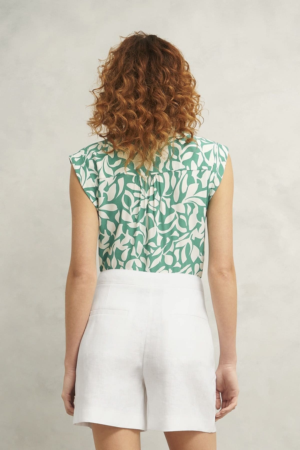 Hobbs London Hobbs London Women's Chelsea Linen Shorts in Natural White - 4