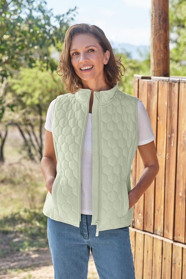 WoolOvers WoolOvers Women's Windermere Cotton Quilted Gilet in Green - 2