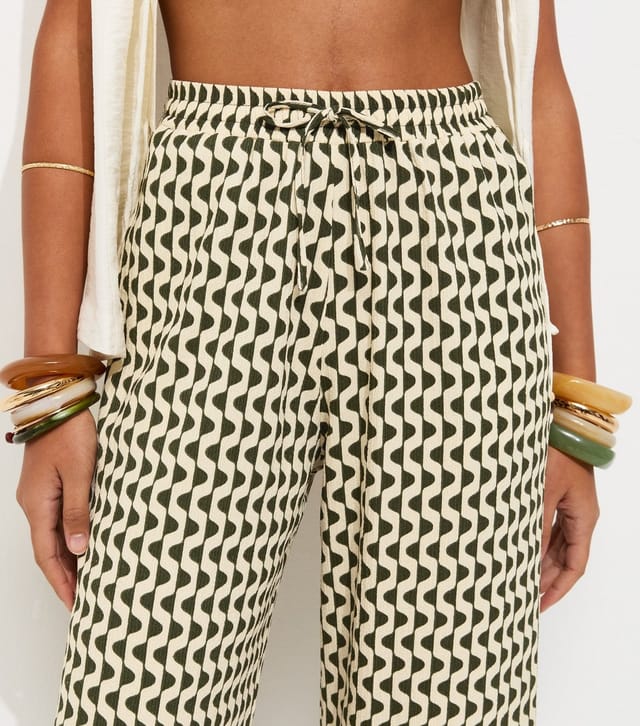 New Look Women's Green Geometric Crinkle Wide Leg Trousers New Look - 2