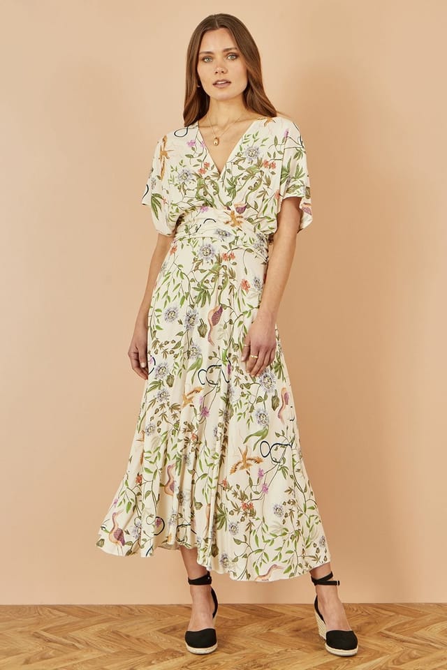 Yumi Yumi Women's Ivory Floral Print Ruched Waist Midi Dress With Kimono Sleeves in Beige - 2