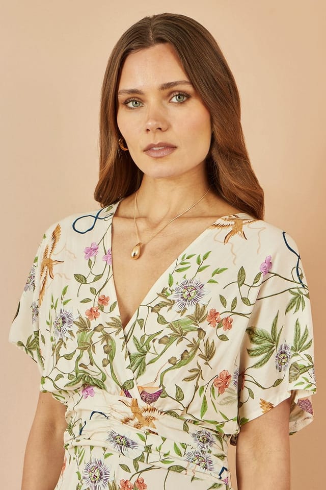 Yumi Yumi Women's Ivory Floral Print Ruched Waist Midi Dress With Kimono Sleeves in Beige - 3