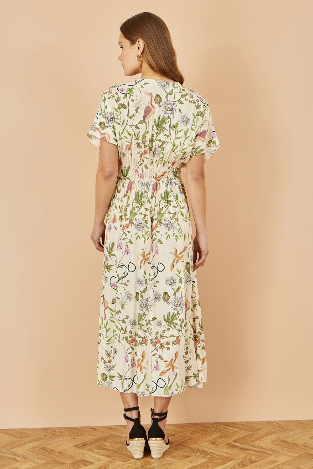 Yumi Yumi Women's Ivory Floral Print Ruched Waist Midi Dress With Kimono Sleeves in Beige - 4