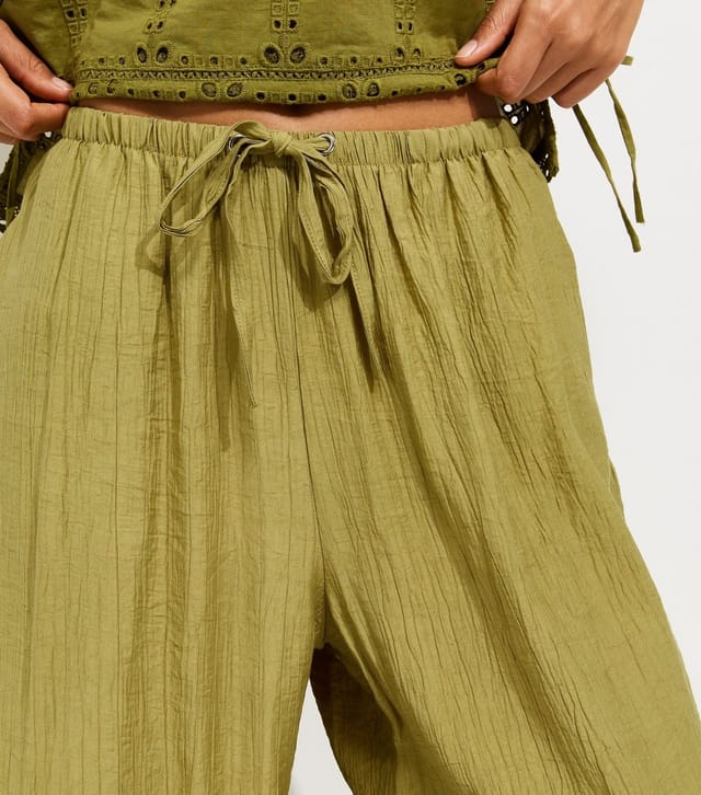 New Look Women's Petite Light Khaki Pleated Wide Leg Cuffed Trousers New Look - 2