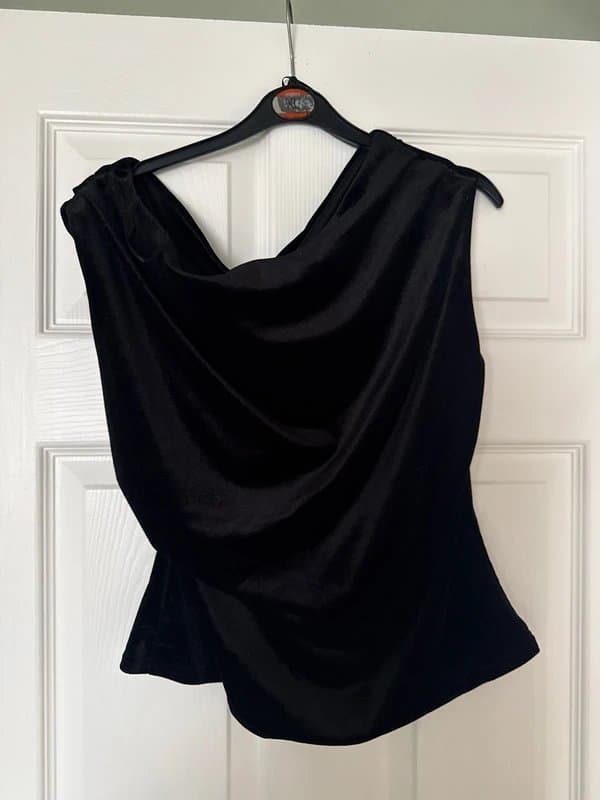 New Look Black velvet top