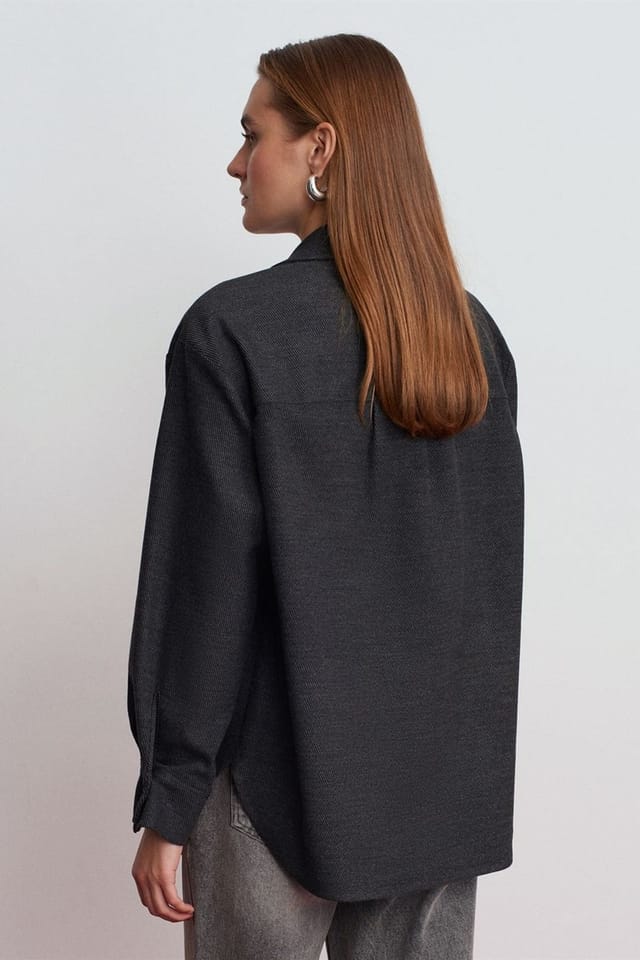 Dilvin Dilvin Women's Oversized Long-Sleeve Knit Overshirt in Charcoal - 2