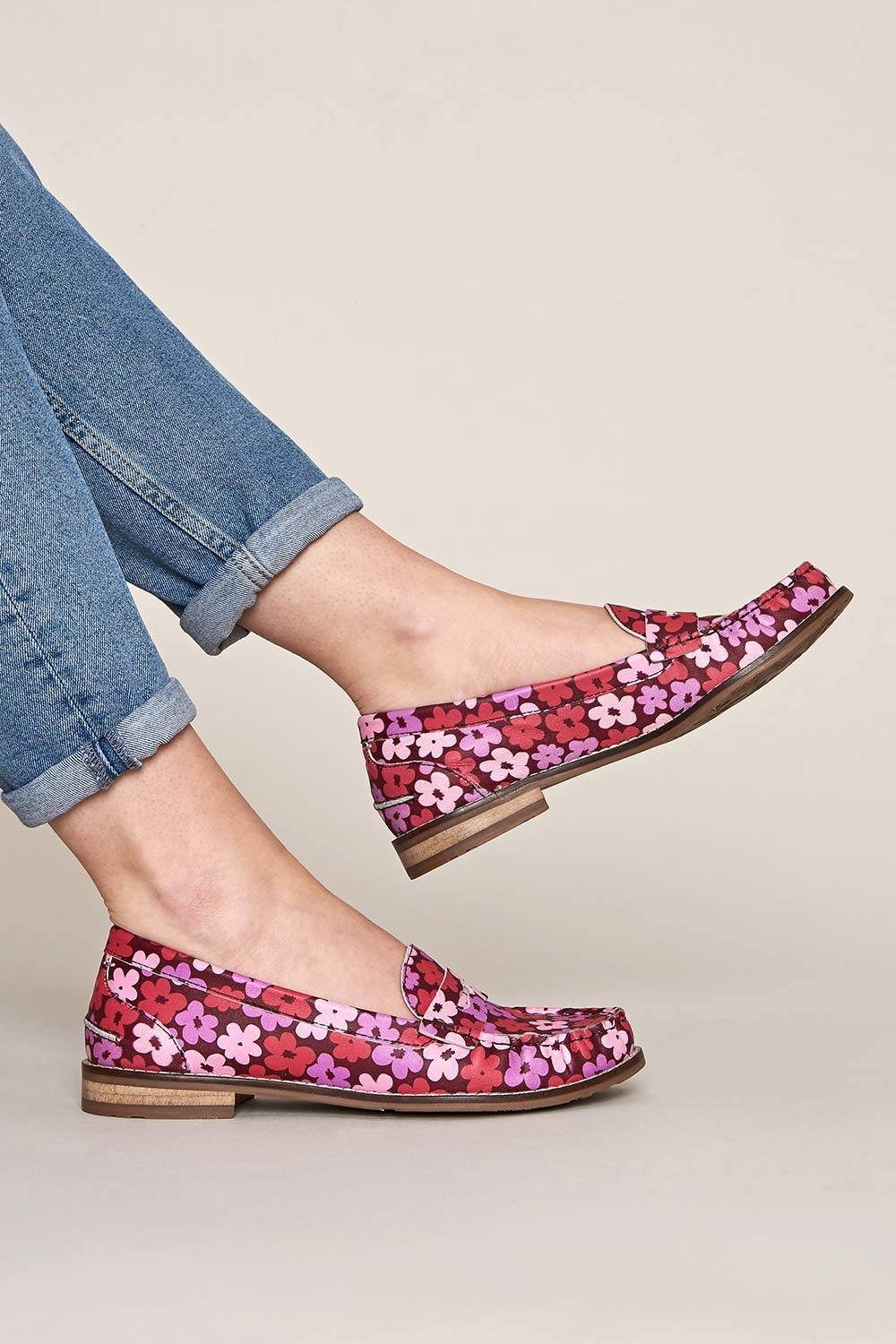 Moshulu Moshulu Women's 'Petrel Leather' Leather Penny Loafers - 4