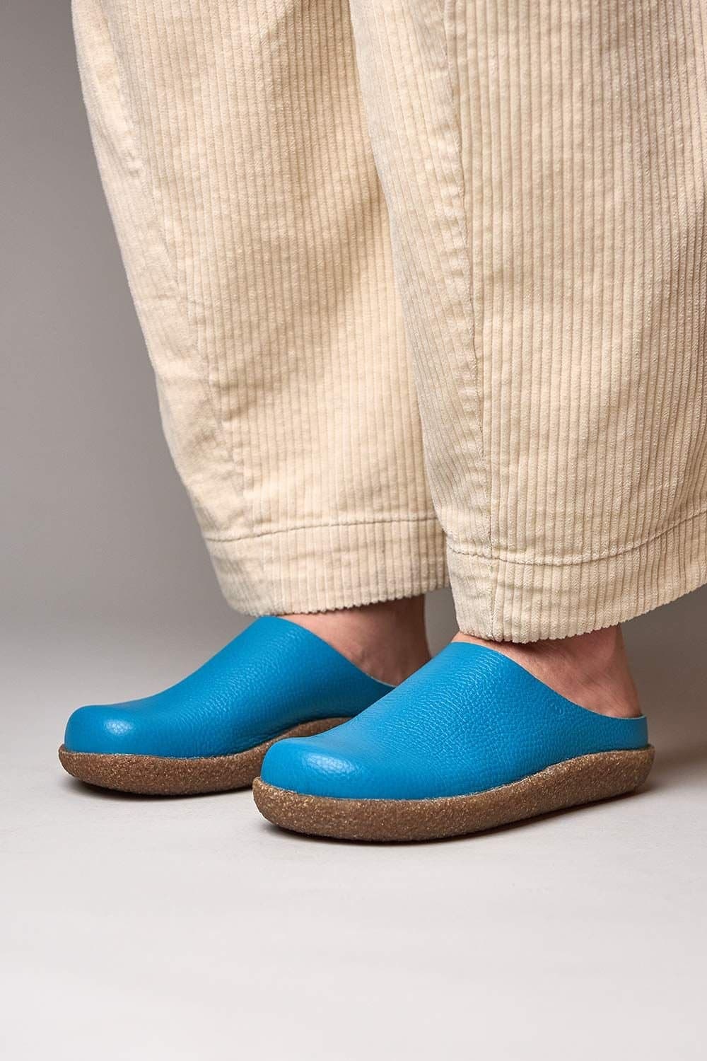 Moshulu Moshulu Women's 'Pevensey' Unlined Leather Clogs in Teal