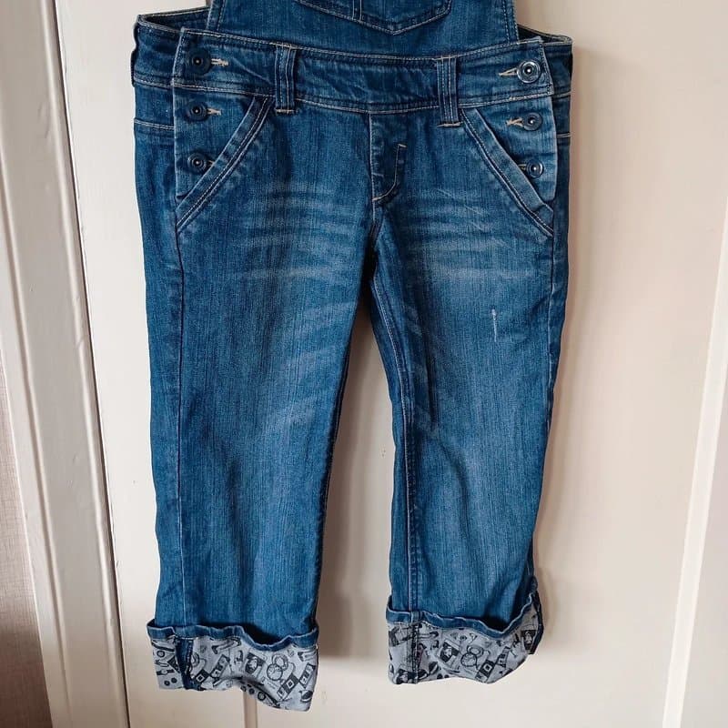 Bershka Bershka cropped short dungarees button closure denim look 98% cotton size 6