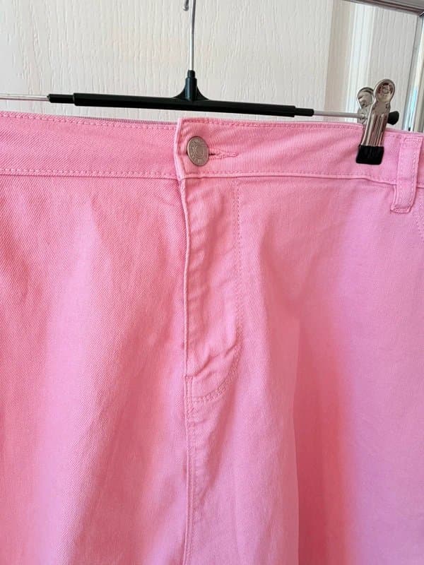 Peacocks 🩷 Pink bubblegum denim shorts