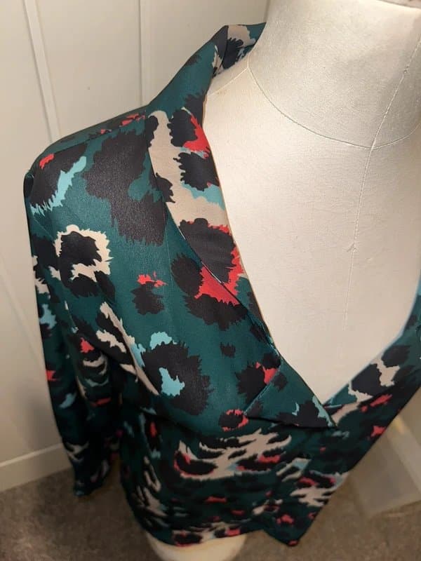 Never Fully Dressed Never fully dressed size S/M green print satin blouse shirt Long Sleeve