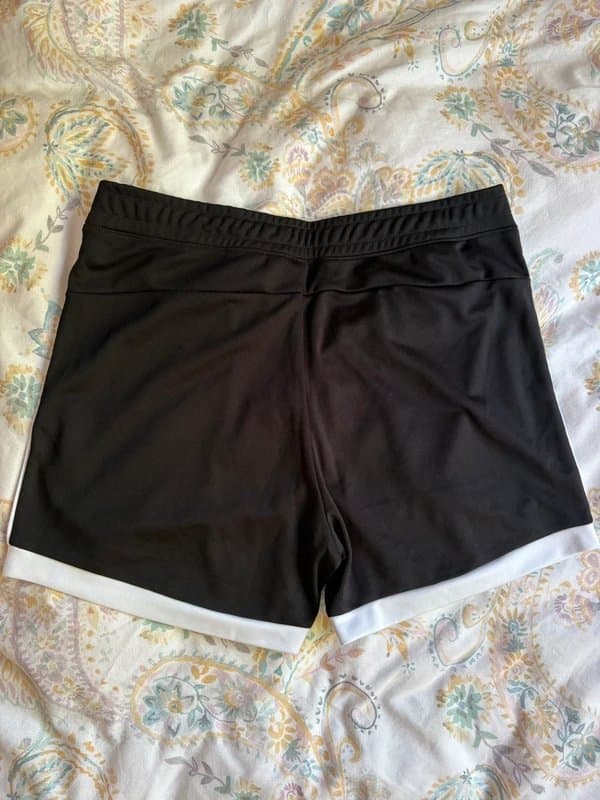 H&M Sports shorts size M
