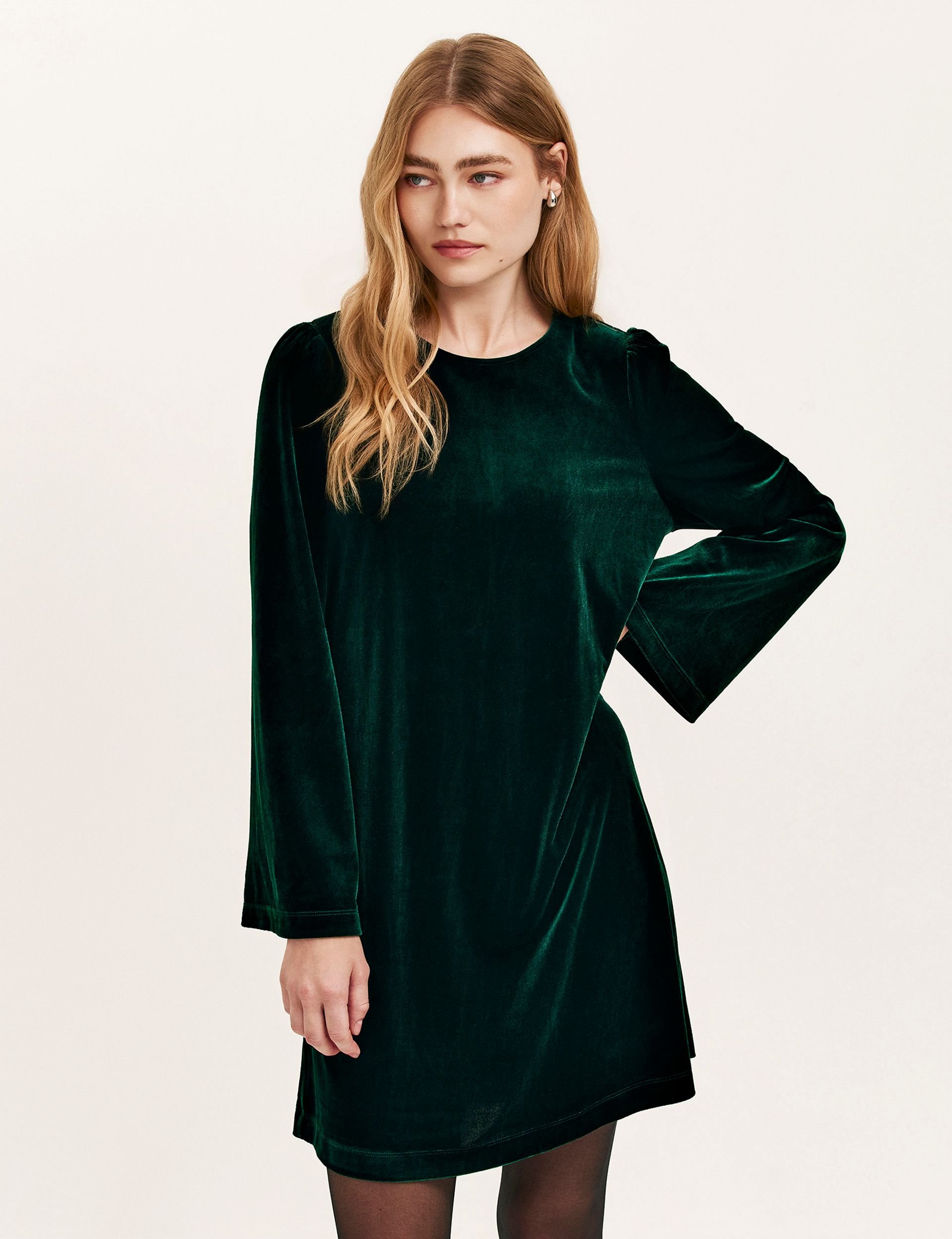 Finery London Finery London Women's Hattie Velvet Round Neck Short Dress in Bottle Green - 2
