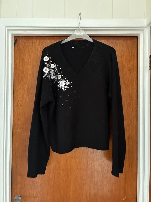 New Look Black short v neck jumper