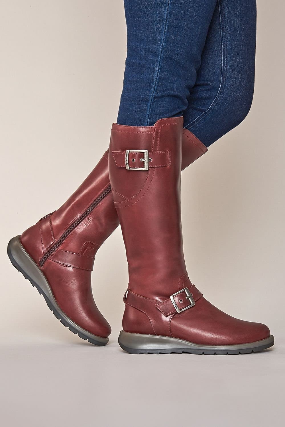 Moshulu Moshulu Women's 'Stargazer' Long Leather Wedge Boots in Dark Red
