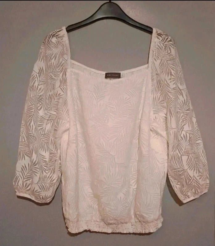 Mint Velvet Mint Velvet Cream 3/4 Sleeve Length Top - size 14