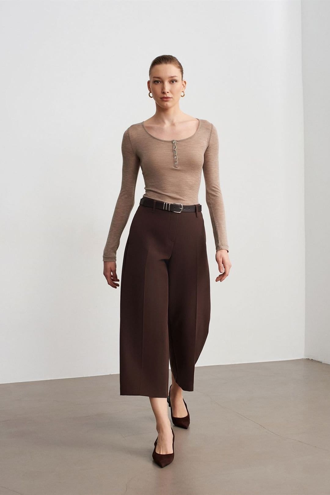 Dilvin Dilvin Women's High-Waist Belted Crepe Culottes in Chocolate - 4