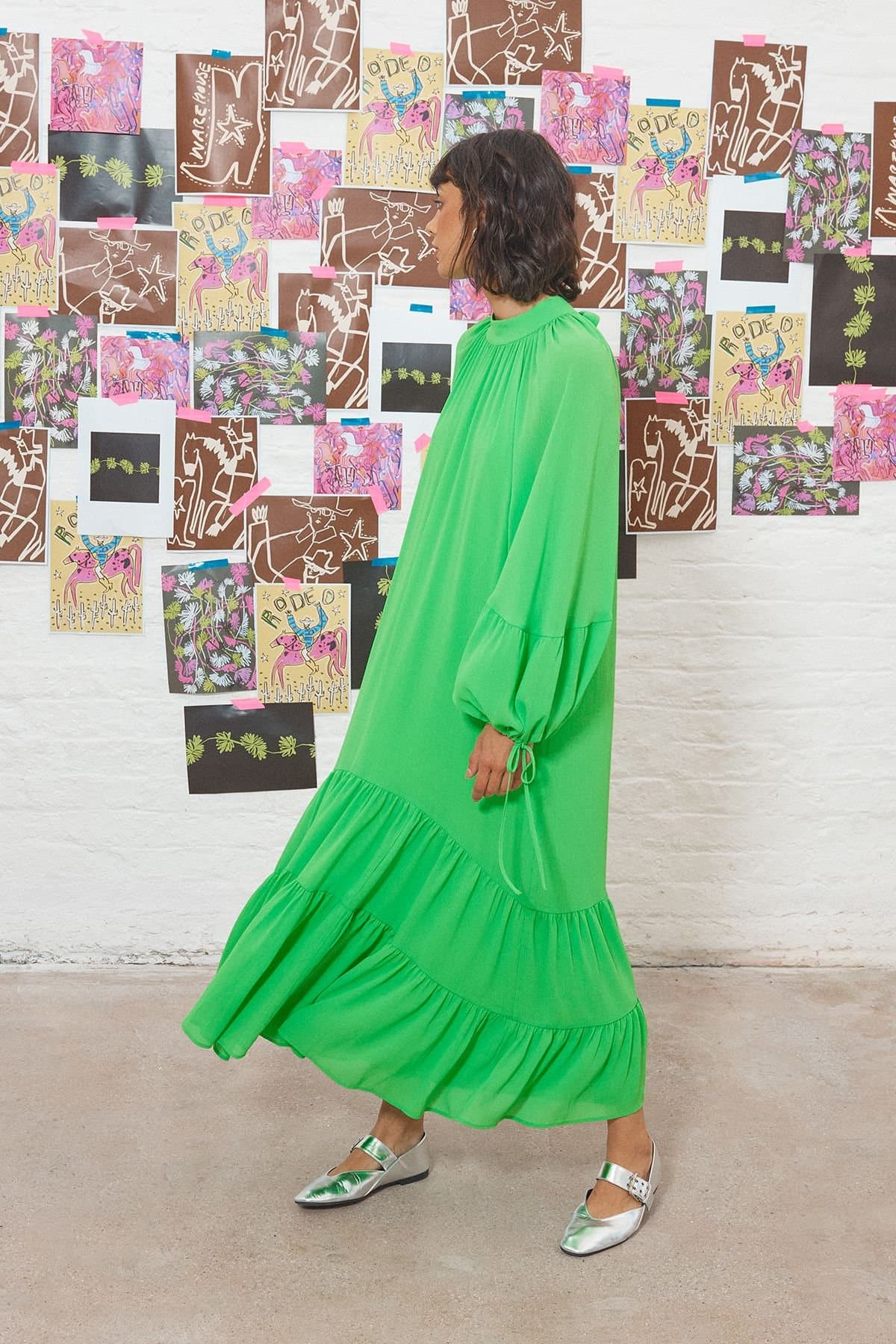 Warehouse Warehouse Women's Tony Chiffon High Neck Tier Smock Midi Dress in Bright Green