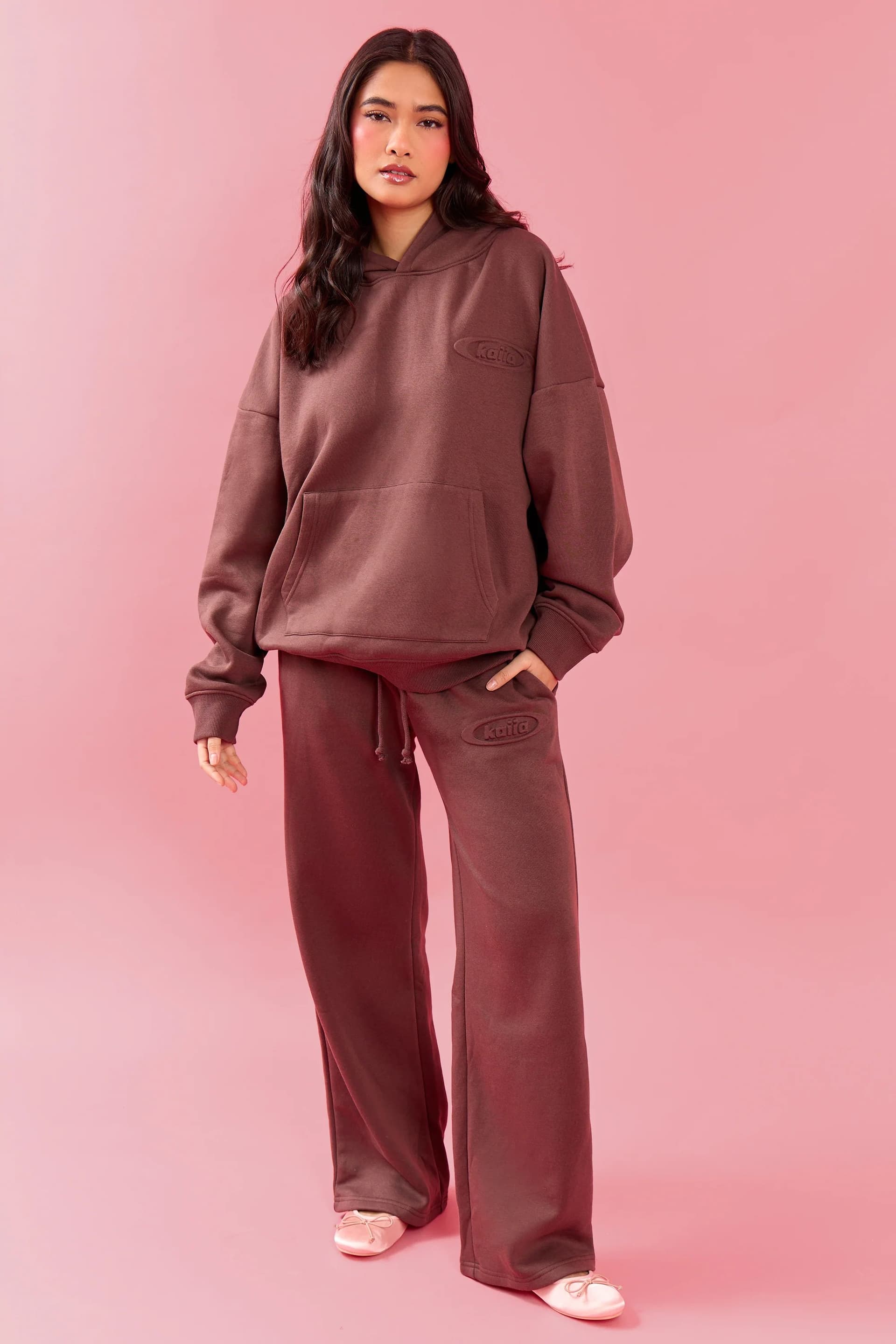 Kaiia Kaiia Oval Embossed Folded Waistband Wide Leg Joggers Cocoa Brown