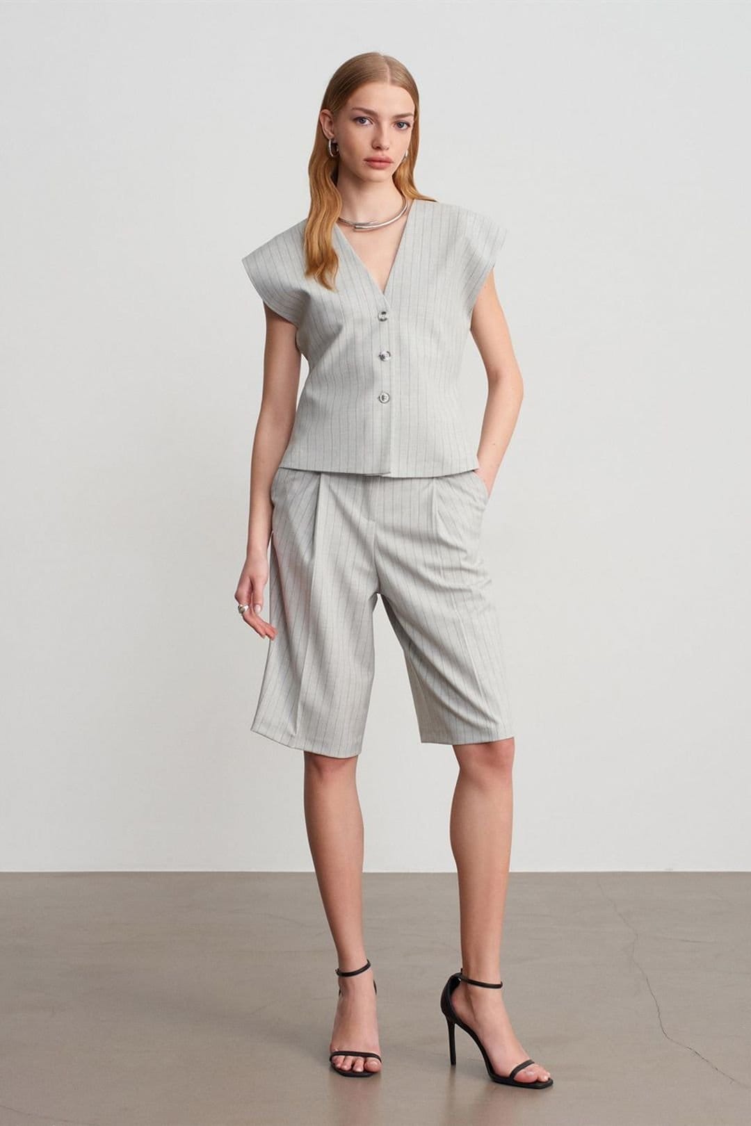 Dilvin Dilvin Women's Striped V-neck Woven Waistcoat in Light Grey - 4