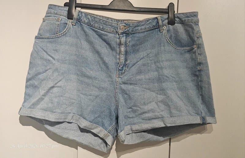 New Look New Look Kind Denim Light Wash Roll-Hem Shorts - Size 22
