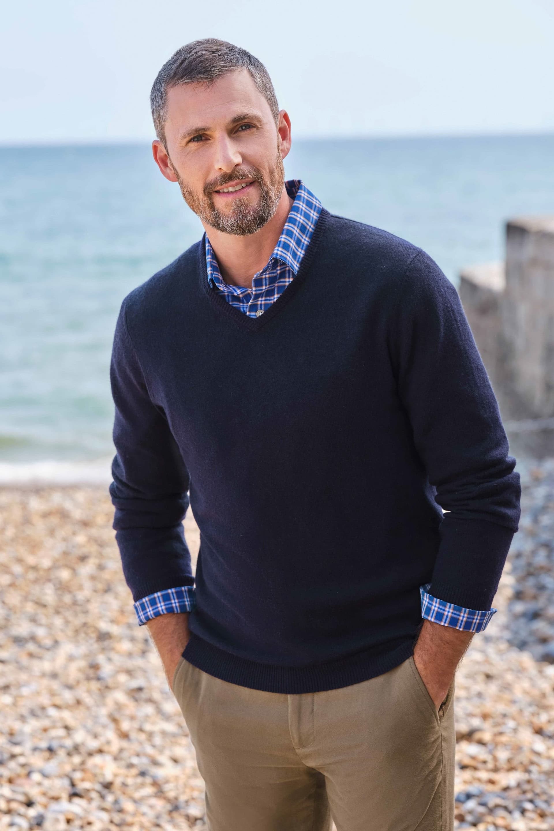 WoolOvers WoolOvers Men's Mens Cashmere & Merino Classic V Neck Knitted Jumper in Dark Navy
