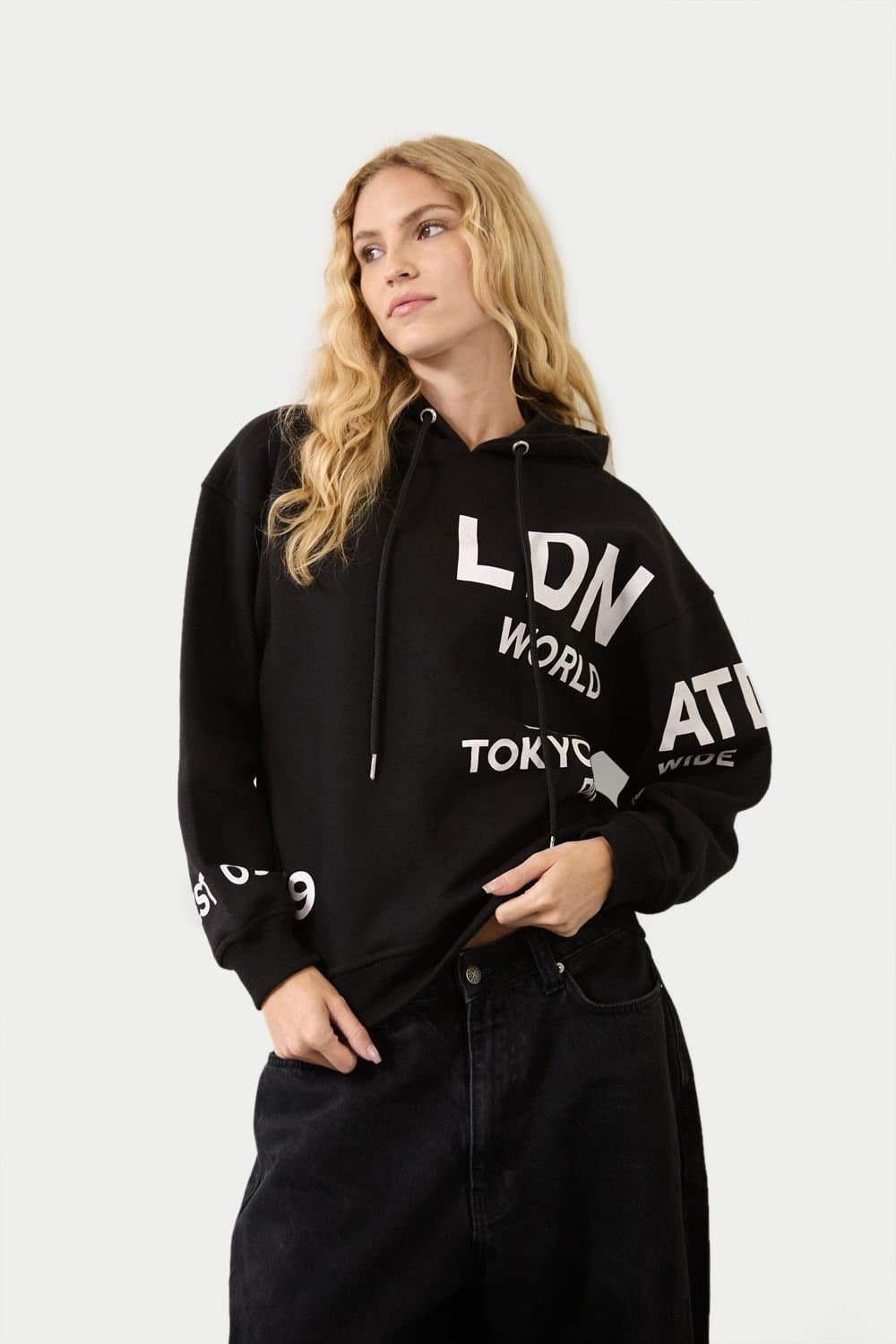 LONDON ATTITUDE LONDON ATTITUDE Women's Relaxed Fit Printed Hoodie Black