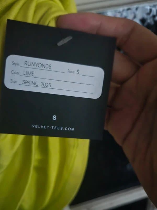 Velvet BNWT Velvet by Graham & Spencer Runyon V-neck tee size S