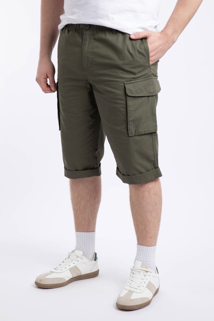 Weird Fish Weird Fish Men's Summersville 3/4 Length Ripstop Cargo Shorts in Olive - 1