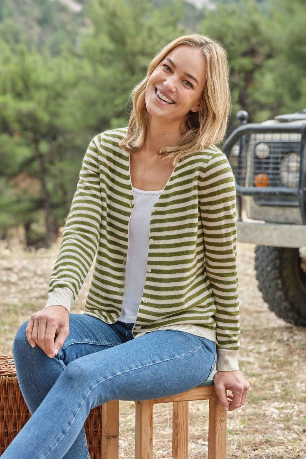 WoolOvers WoolOvers Women's Cashmere Merino Classic V Neck Cardigan - 3