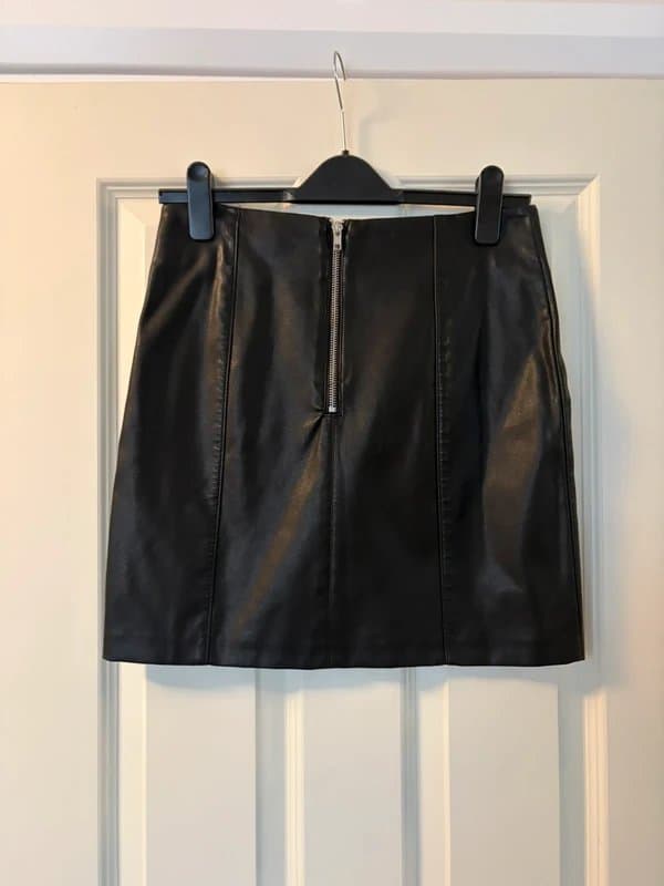 New Look New Look size 8 faux leather skirt
