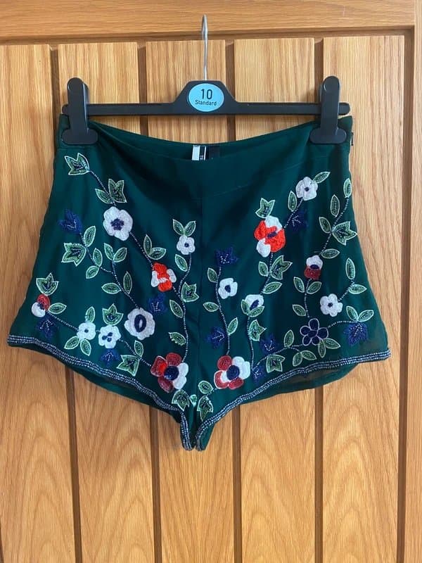 Topshop Embroidered shorts size 8