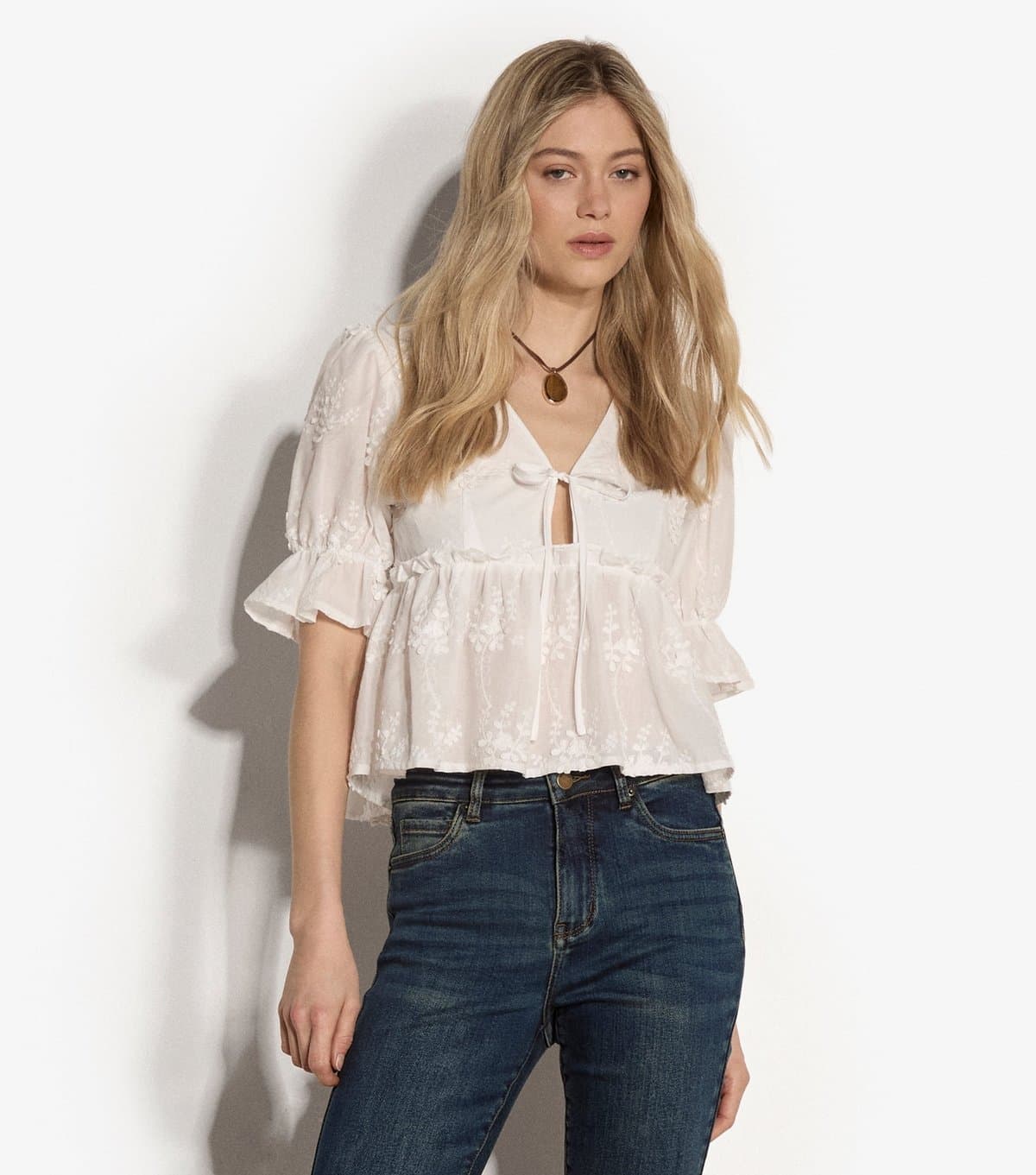 Apricot Women's White Three Dimensional Floral Embroidered Peplum Top Apricot New Look