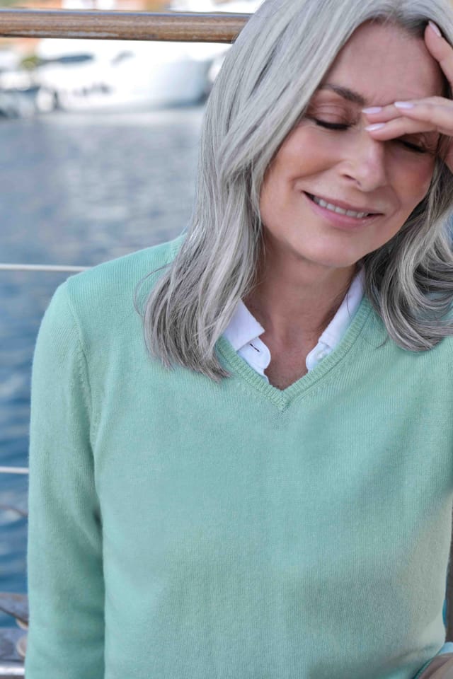 WoolOvers WoolOvers Women's Cashmere & Merino V Neck Knitted Jumper in Mint - 2