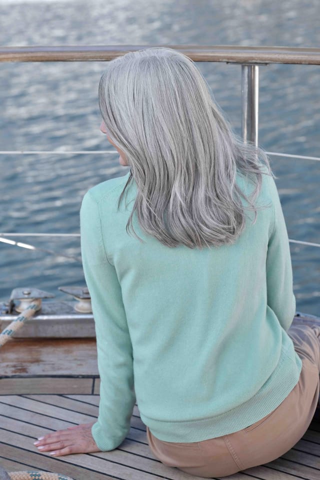 WoolOvers WoolOvers Women's Cashmere & Merino V Neck Knitted Jumper in Mint - 3