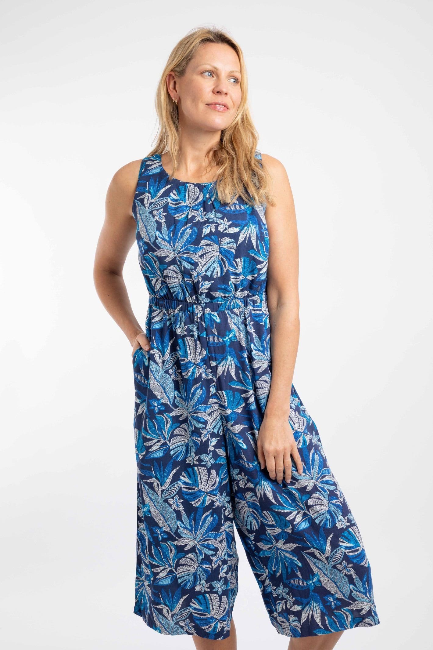 Weird Fish Weird Fish Women's Nalani Printed Viscose Jumpsuit in Dark Indigo - 4