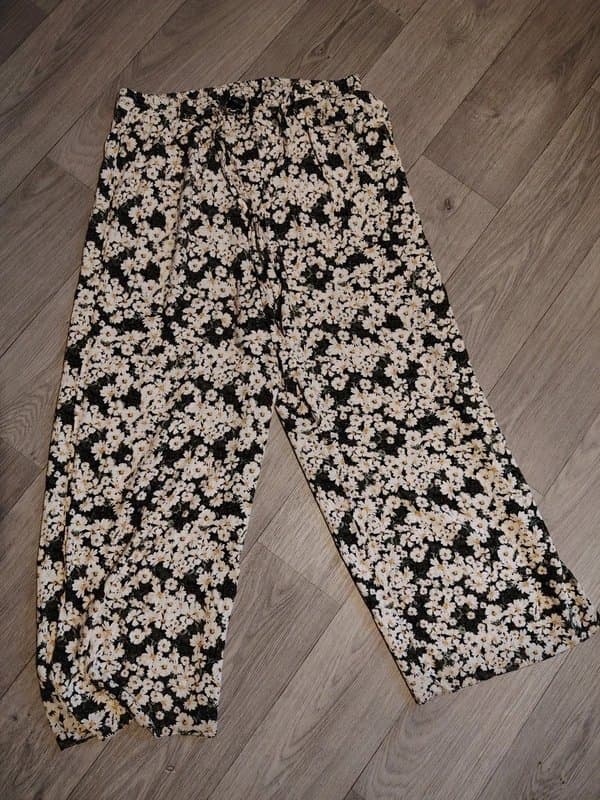 New Look Floral pants